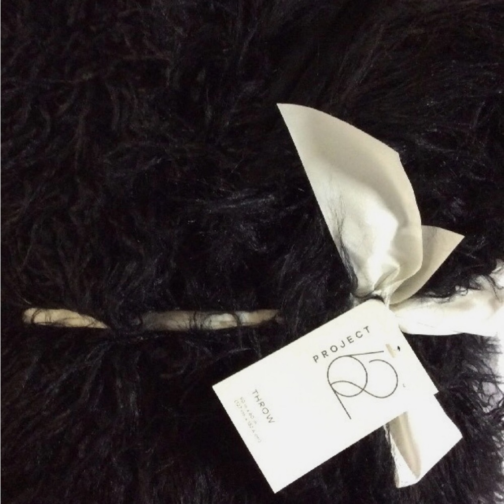 Project 62 Black Faux Fur Throw with Satin Bow NWT - Picture 2 of 3